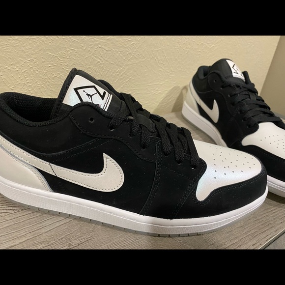 Size 10.5 Jordan 1 SE Diamond Low. BRAND NEW!!!! - Picture 3 of 7